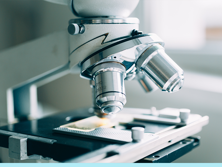 La importancia de la limpieza en salas blancas de laboratorios