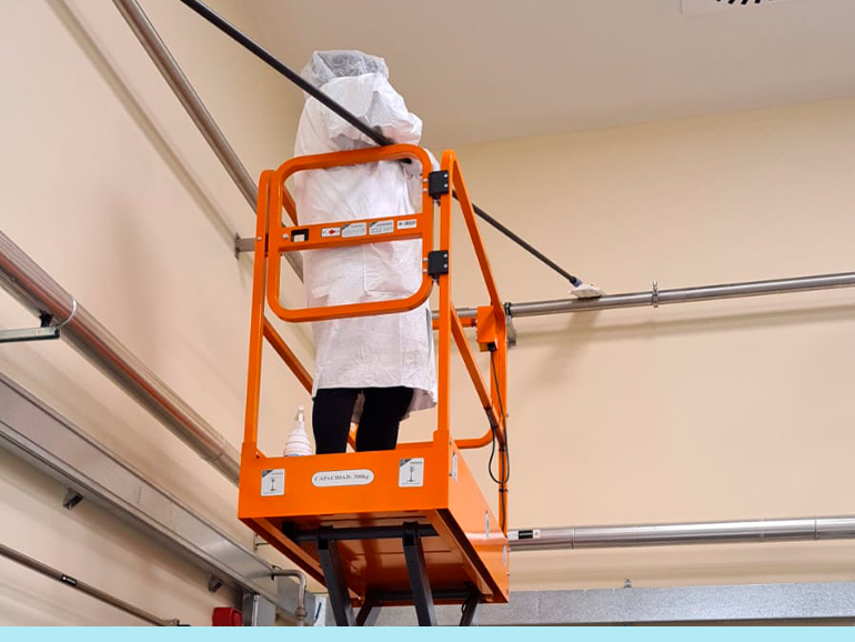 La importancia de la limpieza en laboratorios para garantizar la seguridad