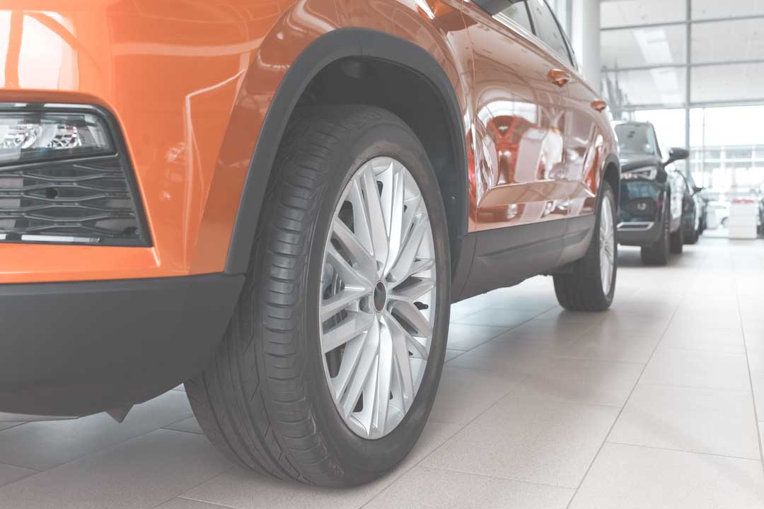 Coche-naranja-concesionario Coche-naranja-concesionario